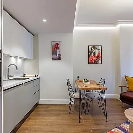 Hotel Modern House With Location In Beyoglu 2*