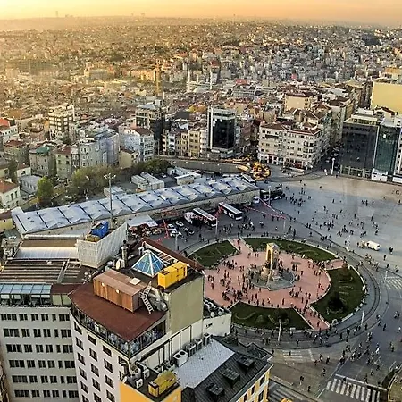 Modern House With Location In Beyoglu 2*