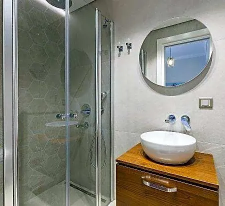 Modern House With Location In Beyoglu 2*
